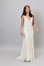 Load image into Gallery viewer, Monique L’Huillier