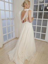 Load image into Gallery viewer, Inbal Dror second hand wedding dress
